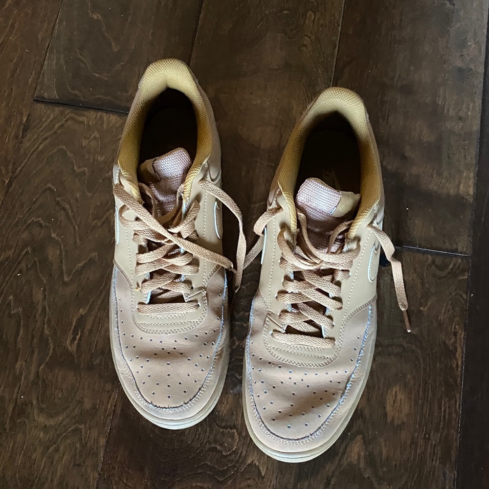 Nike tan size 12 men’s court shoes